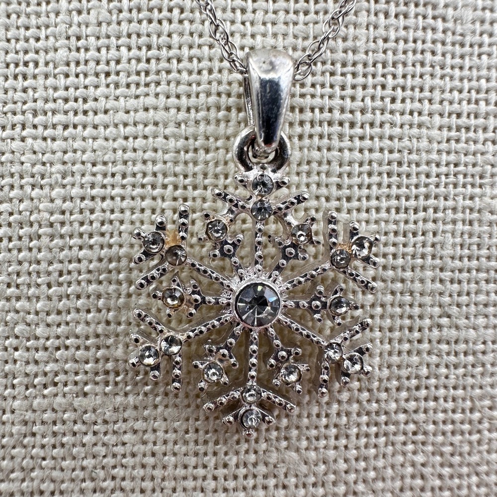 Vintage 90s Clear Rhinestones Snowflake Silver Tone Pendant Necklace Jewelry